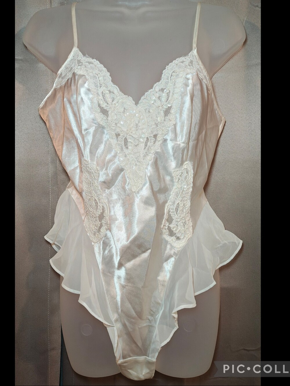 ✨Vintage 1997 Victoria’s Secret Liquid Satin & Lace Ruffle Teddy Bodysuit✨